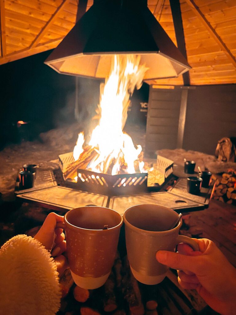 sustainable activities in Tromsø: northern lights safari camp