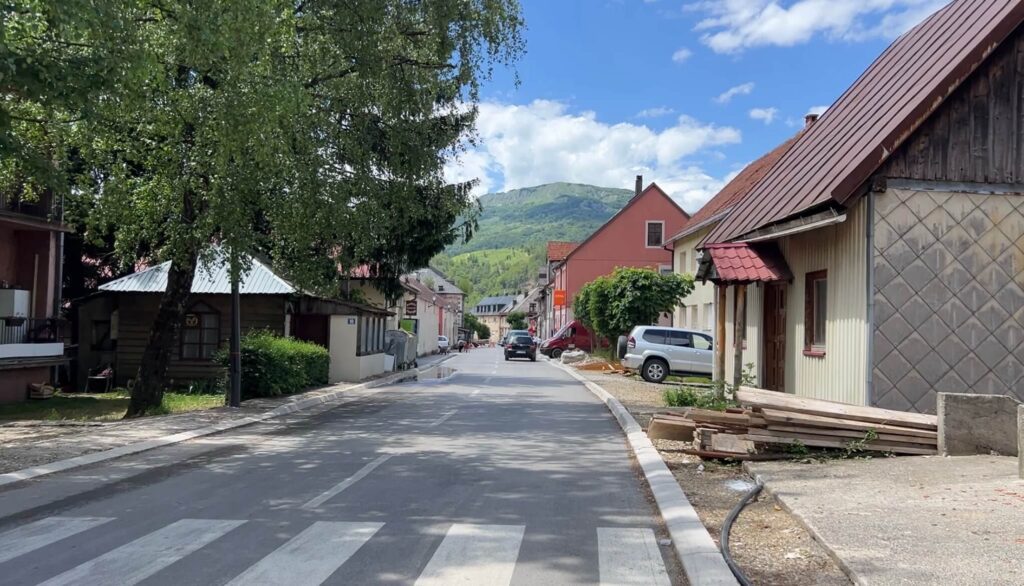 driving in Montenegro towns